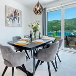 Amazing Sea View Petra & Paula Apartment
