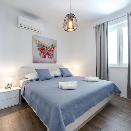 Amazing Sea View Petra & Paula Apartment