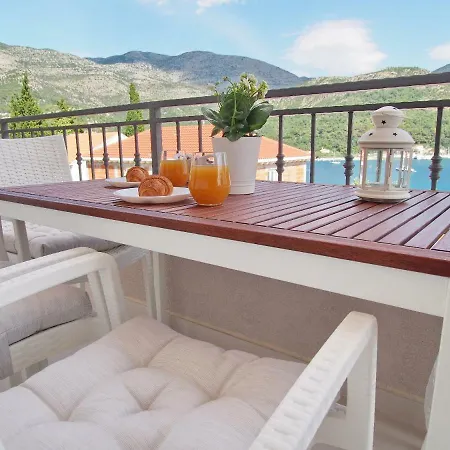 Amazing Sea View Petra & Paula Apartment *